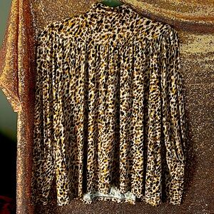 Ann Taylor Leopard print long sleeved top. Size XS petite